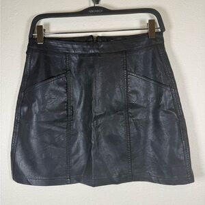 NEW LOOK Women Size 6 Black Faux Leather Mini Skirt Pockets Rear Zip Casual
